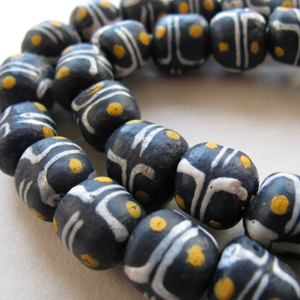 Glass beads, powder glass, 10 beads, black, yellow and white   # 299