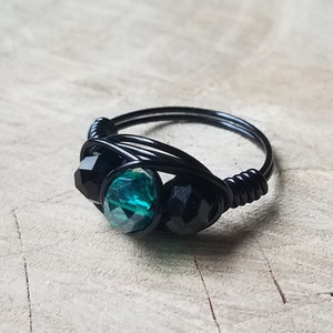 Schwarz & Grün Kristall Schwarz Wire Wrapped Ring