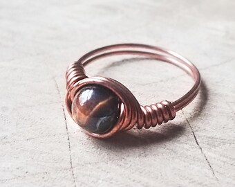 Pequeño anillo envuelto en cobre de cristal de ojo de tigre, curación de cristal para protección y enfoque, suerte