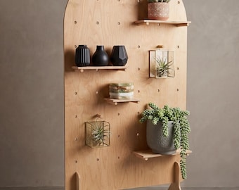 Curved Top Freestanding Pegboard Display, Birch Plywood Retail Stand for Craft Trade Shows