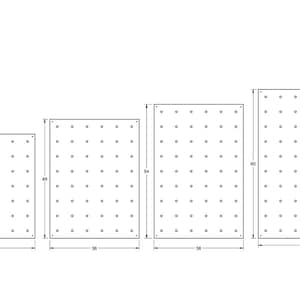 Op de afbeelding: Vier rechthoekige pegboards met een raster van ronde gaten, op een rij weergegeven. De borden hebben een constante breedte van 36 inch en vari&euml;rende hoogtes van 42, 48, 54 en 60 inch, zoals aangegeven door de maatlijnen op elk bord.