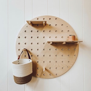 Tablero perforado redondo de madera para pared/organizador colgante moderno de contrachapado de abedul para decoración del hogar