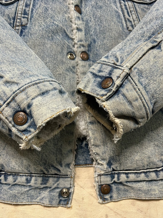 Distressed Vintage 1980s Levis Sherpa Lined Denim… - image 4