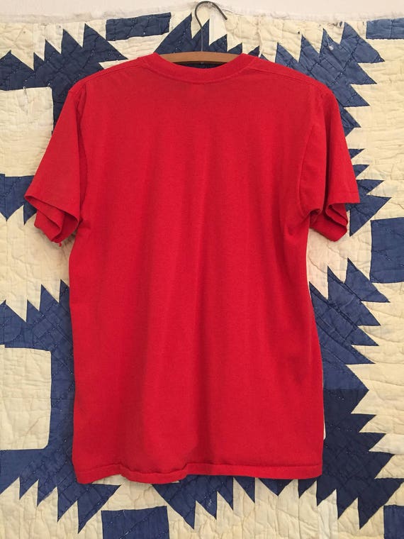 Vintage Distressed 1980s Red Pocket Tee Mens Size… - image 2