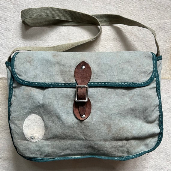 Vintage 1960s Green Fishing Bag Creel Shoulder Bag 10x13 Hunting
