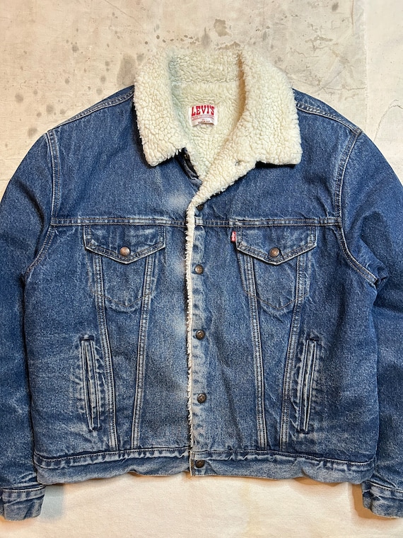 Vintage Levi's Sherpa Lined Light Wash Denim Jacket | Urban Outfitters  Canada