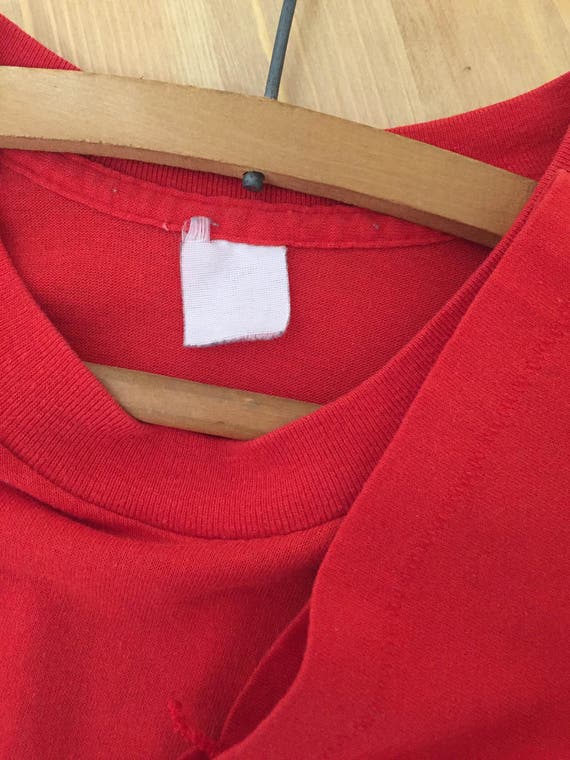 Vintage Distressed 1980s Red Pocket Tee Mens Size… - image 4