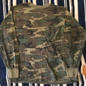Vintage 1980s Camo long sleeve hunting tee Mens Size Small
