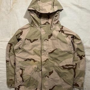 Parka estilo Goretex militar de EE. UU. de los años 2000 para hombre, talla M/L, camuflaje del desierto