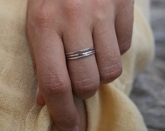 Dainty Simple Hammered Ring || Minimalist Ring Band || Thin Everyday Ring || 14K Gold Filled + Sterling Silver