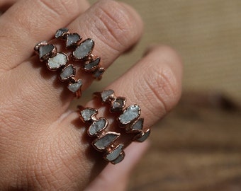 Anillo de cobre electroformado: Aguamarina en bruto multipiedra, piedra natal de marzo