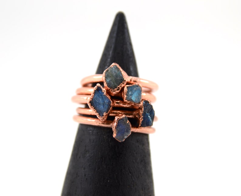 Raw Flashy Labradorite Ring Copper Labradorite Ring Raw Stone Ring Crystal Ring Rough Labradorite Ring Blue Flashy Labradorite image 4