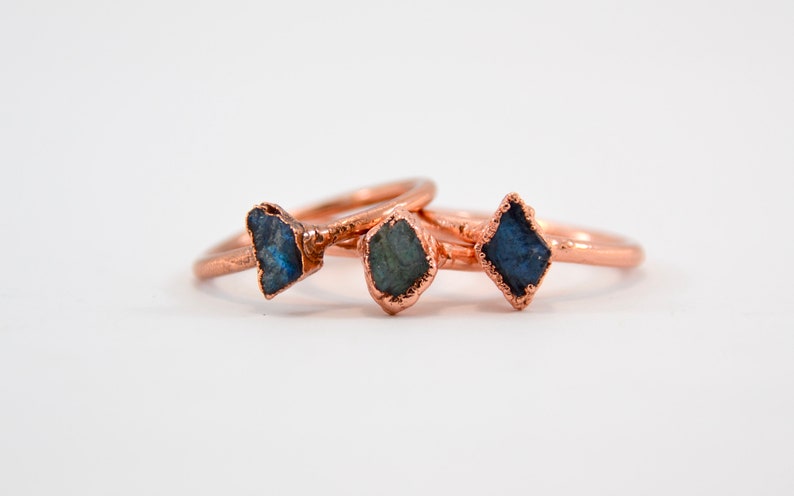 Raw Flashy Labradorite Ring Copper Labradorite Ring Raw Stone Ring Crystal Ring Rough Labradorite Ring Blue Flashy Labradorite image 6