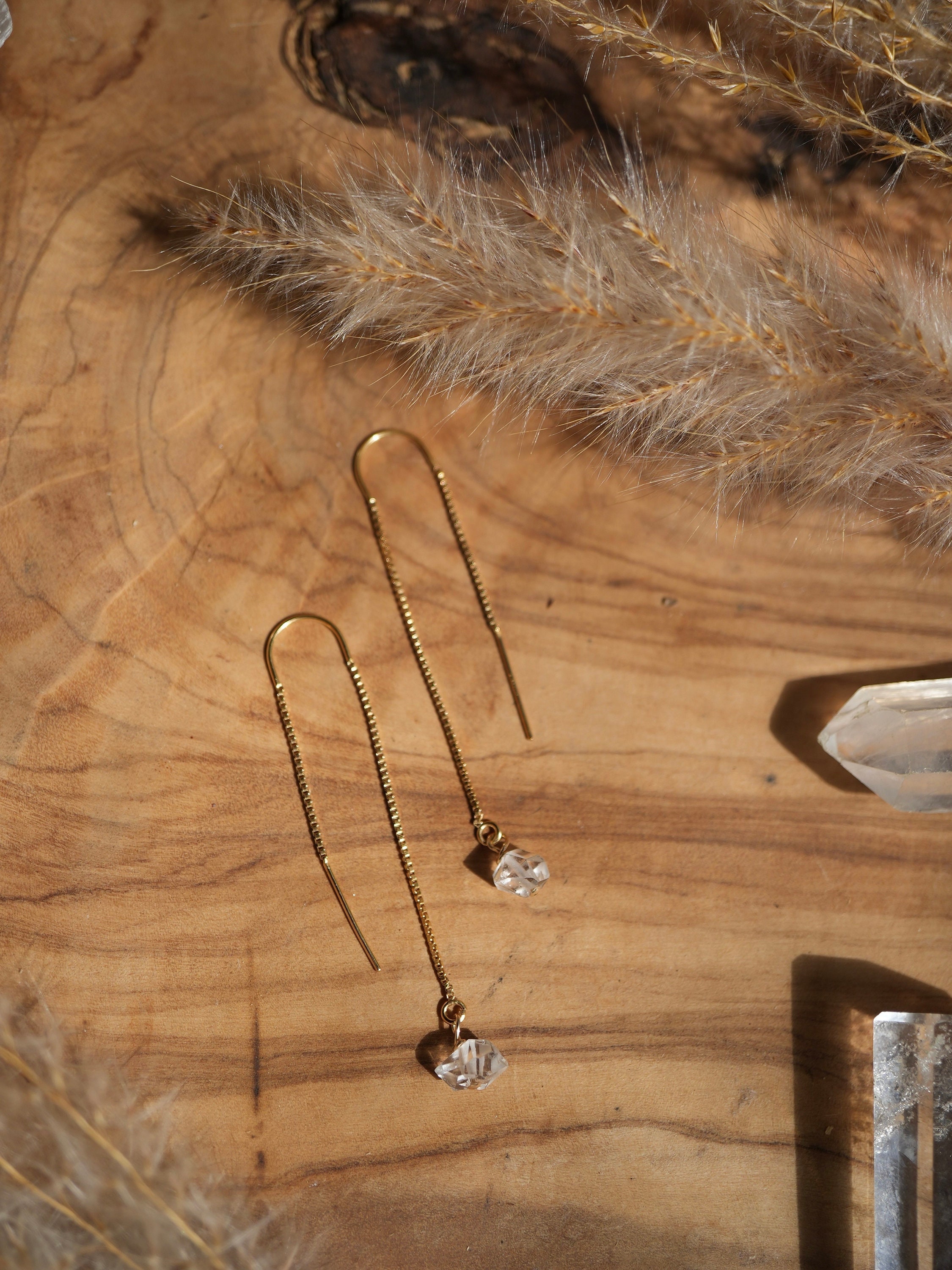 Orecchini a filo in oro con diamanti Herkimer, orecchini pendenti in quarzo con catena, orecchini con diamanti grezzi, gioielli da festival, orecchini pendenti in cristallo