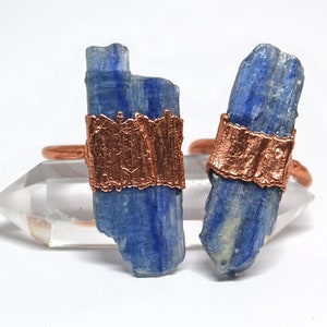 Blauer Kyanit Ring | Kyanit Kupfer Ring | Kristall Heilstein Ring | Elektrogeformter Kupfer Ring | Renaissance | Chakra Schmuck | Unisex Ring