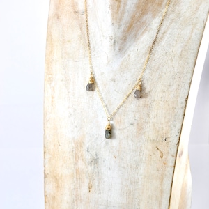 Collana con goccia di pioggia in labradorite sfaccettata: cristallo riempito d&#39;oro 14K
