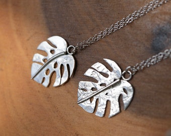 Collar de hoja de monstera en plata de ley: joyería vegetal tallada a mano