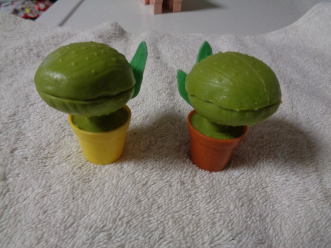 Lot of 2 Vintage USED Venus Flytrap Plastic Toy Plants Etsy