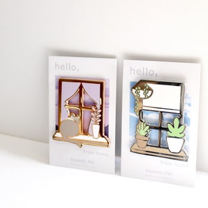 Pin grande de esmalte duro con forma de ventana