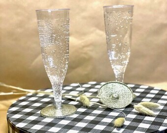 15+ Glitter Flutes - White Gold Sparkle Disposable Flutes- Decorative Drinks, Glittered Plastic Cup, Table Settings, Wedding