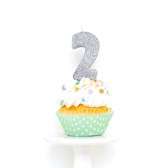 Bougie numéro 2 de 3 po Argent Deux Cake Topper, Décor d'anniversaire,  Deuxième, 2e anniversaire, Paillettes argentées, Étincelle, Bougie Cupcake  -  France