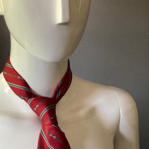 CÉLINE / Paris / Triomphe logo / claret / wine / red / burgundy / buckle motif / thin stripe / silk twill / vintage / necktie