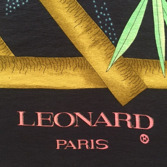 Léonard  / Paris  / France / lucky bamboo / hibis… - image 1