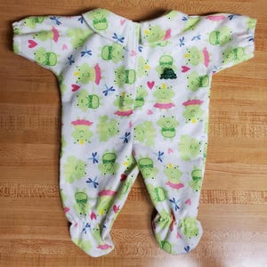 Piżamowe śpioszki flanelowe z nóżkami dla wcześniaków i lalek CPK w rozmiarze 13" i 14" z kolekcji Cabbage Patch, dziewczynek i chłopców