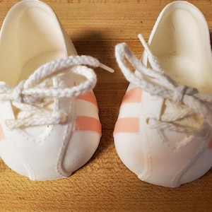 ORYGINALNE komplety butów i skarpetek CPK z lat 80. w dobrym stanie używanym Buciki dziecięce Trampki z paskiem w kształcie litery T Biało-różowe