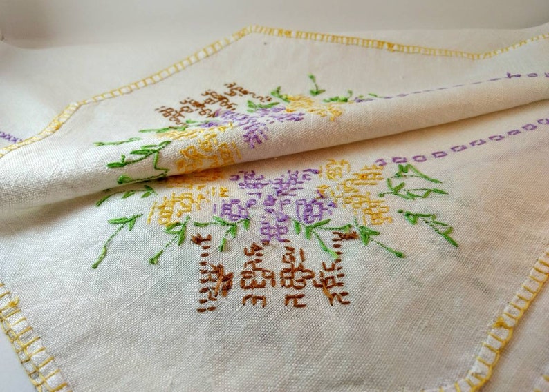 Linen Tablecloth and 4 Matching Napkins Vintage Hand Embroidered