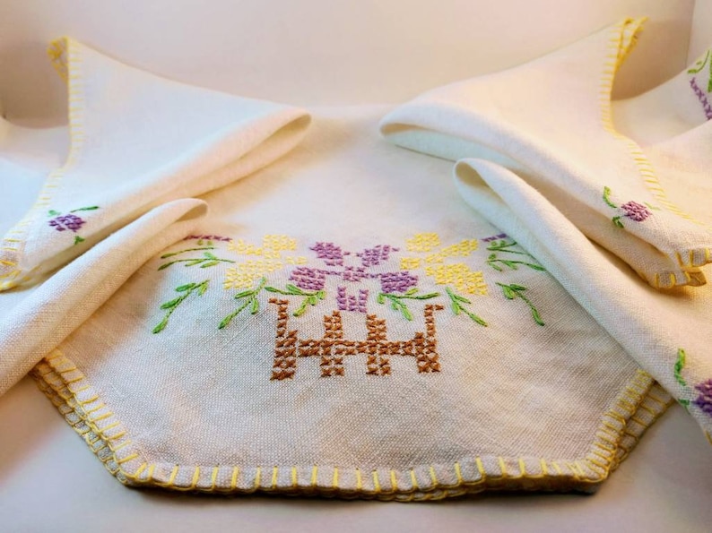 Linen Tablecloth and 4 Matching Napkins Vintage Hand Embroidered