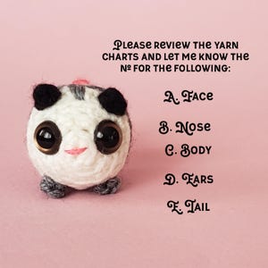 Mini peluche de zarigüeya hecho a crochet: mascota de bolsillo para el escritorio, amuleto para el auto, adorno y llavero. imagen 6