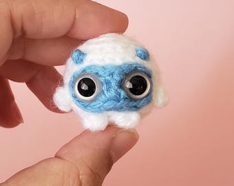 Mini peluche Yeti personalizado de ganchillo: mascota de bolsillo para el escritorio, amuleto para el auto, adorno y llavero.