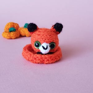Renard miniature en peluche au crochet personnalisable - compagnon de bureau - décoration - porte-clés - breloque voiture | Cadeau personnalisé pour les amoureux des renards