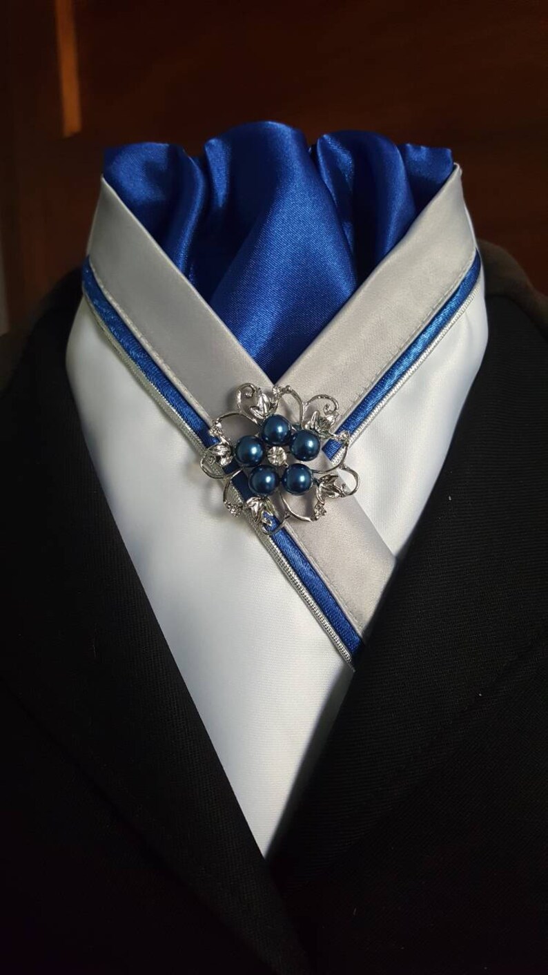 Ready Tied White//Cream Faux Silk Riding Stock /& Lovers Knot Diamante Stock Pin