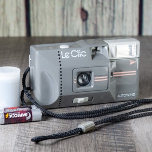 Film Included - Le Clic Autowind Retro 80s 35mm Point & Shoot = Battery and Film included