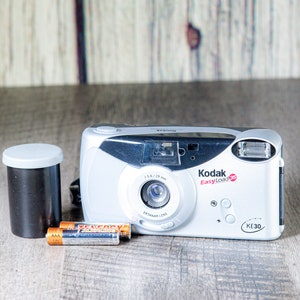 Film Included - Kodak Easy Load EasyLoad35 35mm film camera super wide 29mm Lens - point and shoot