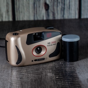 DS MAX HC 2000  - 35mm point &  shoot camera /  Film included