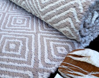 Handwoven Wool Rug: Scandinavian Geometric Design, 41x73 in