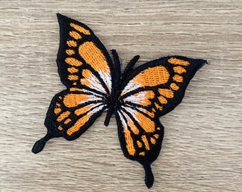 Parche termoadhesivo bordado de mariposa (2,25" x 2")