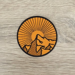 Mount en zonnelichten Iron On Patch Sun Patches, Cartoon patches ijzer op, geborduurde Patch Iron, Patches voor Jas, Logo Back Patch,