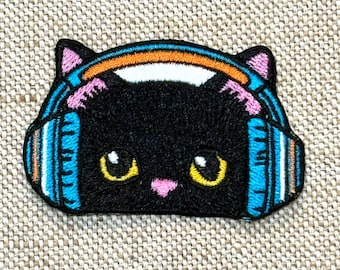 Lindo gato negro con auriculares Parche para planchar, Parches, Lindos parches de gato para planchar, Parche bordado para planchar, Parches para chaqueta, Parche con logotipo en la espalda,