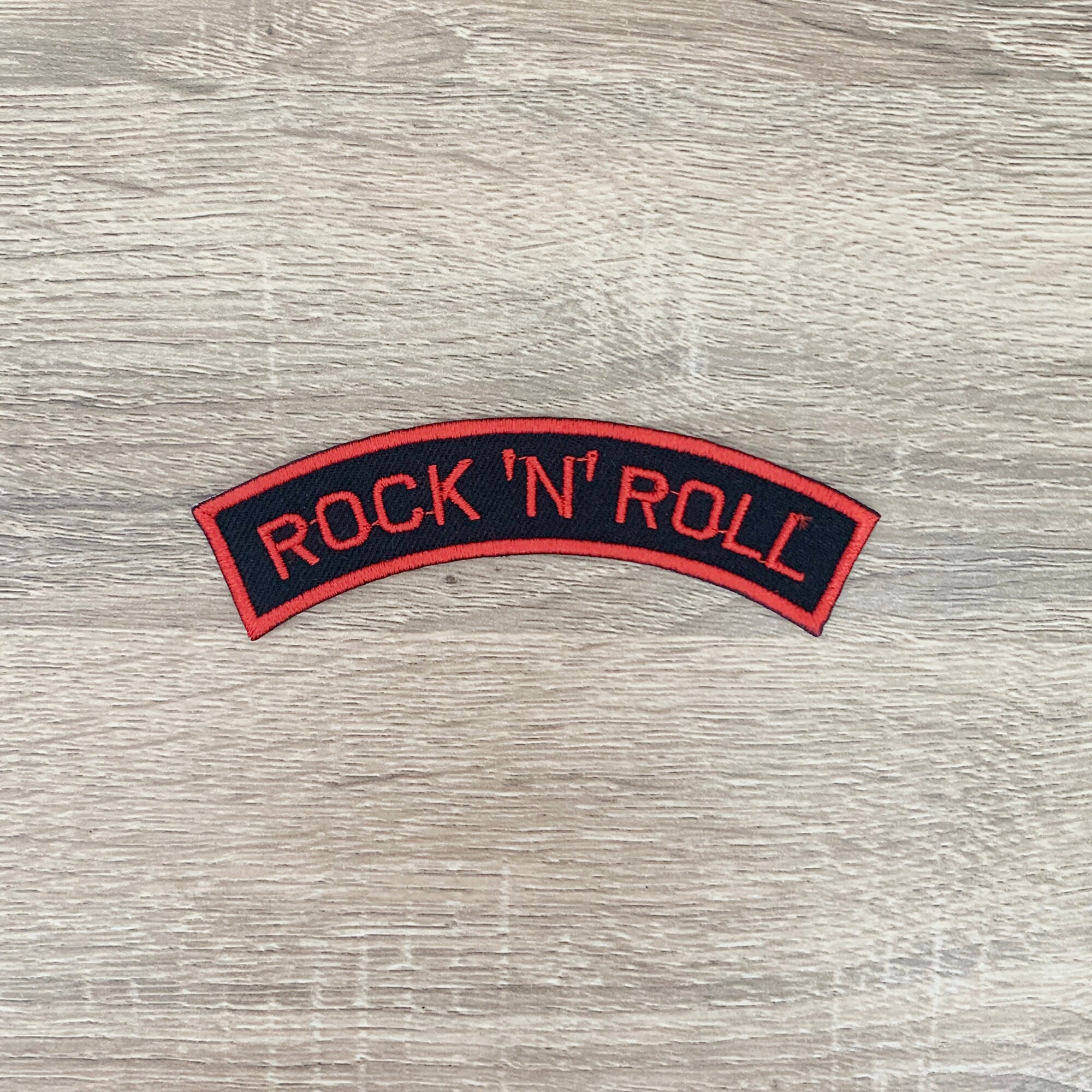 Toppa Ricamata Segno Rock And Roll - Applicazione A Ferro O Cucitura, 4