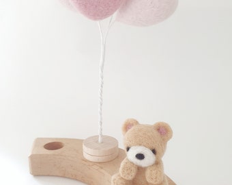 Filz Teddy für Geburtstagskind Geburtstagsdeko Geschenkstapel Geburtstagsstecker aus Nadelfilz Geburtstisch Deko Filztier Geschenk