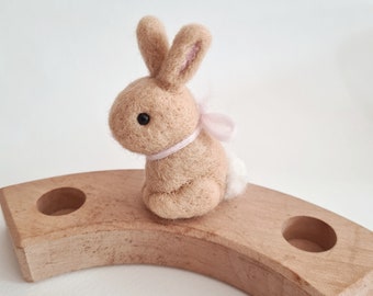 Filz Hase Ostern Geburtstagskind Geburtstagsdeko Häschen Geburtstagsstecker aus Nadelfilz Geburtstisch Deko Filztier Geschenk