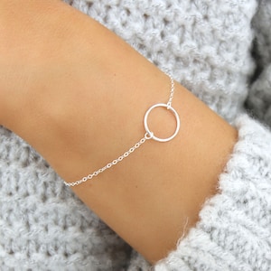 Delicate Chain Bracelet. 14k Gold Filled Circle Everyday Jewelry. Bridesmaid Gift. Dainty Sterling Silver Bracelet. Gold Stacking Bracelet.