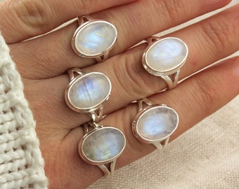 Silver Moonstone Ring. Rainbow Moonstone Ring Sterling Silver. Simple Ring. Silver Rings for Women. Silver Ring with Stone. White Gemstone.