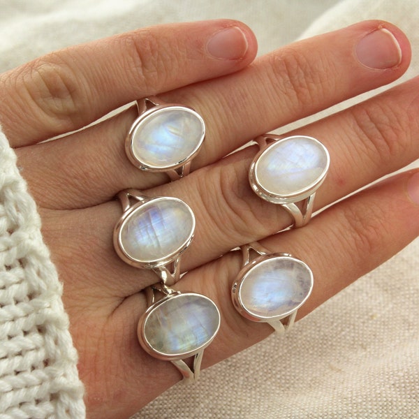 Silver Moonstone Ring. Rainbow Moonstone Ring Sterling Silver. Simple Ring. Silver Rings for Women. Silver Ring with Stone. White Gemstone.