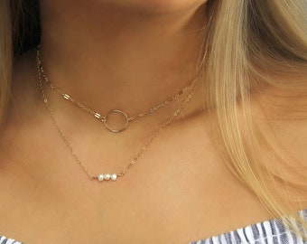 Diseño de joyería hecha a mano. Collar de perlas de oro de agua dulce. Collar de oro de boda nupcial. Idea de regalo de boda para el mejor amigo.