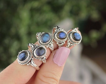 Blue Labradorite Ring. Sterling Silver Rainbow Labradorite Ring. Blue Flash Labradorite Ring. Silver Stone Ring. Natural Gemstone Ring.